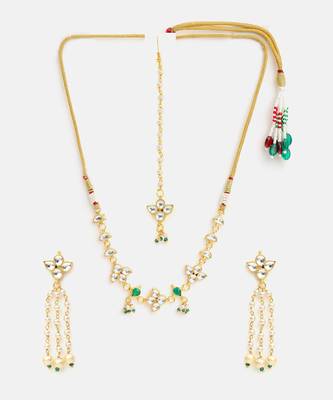 Gold plated kundan green stones necklace set with maang tikka and haathphool 3
