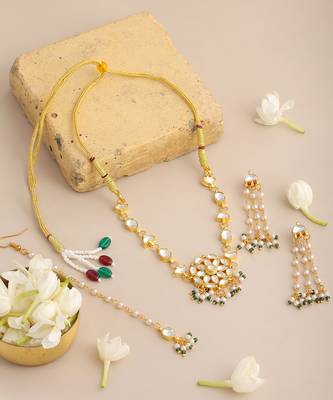 Gold plated kundan green beaded necklace set with maang tikka 1