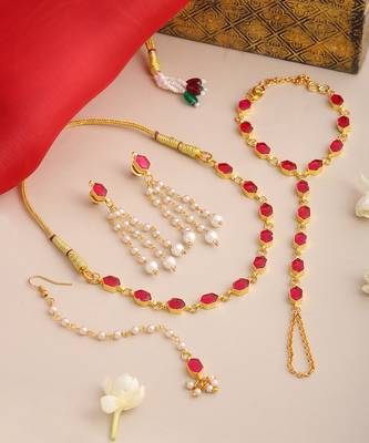 Gold plated kundan red stones necklace set with maang tikka and haathphool 3