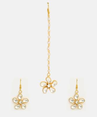 Gold plated kundan white stones floral maang tikka with earrings 1