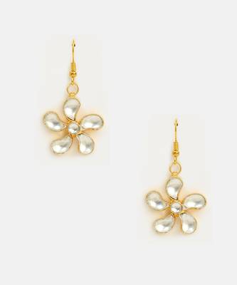 Gold plated kundan white stones floral maang tikka with earrings 3