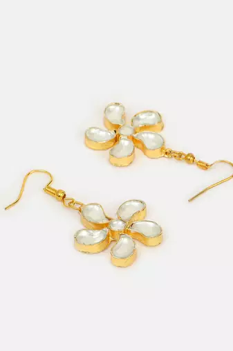 Gold plated kundan white stones floral maang tikka with earrings