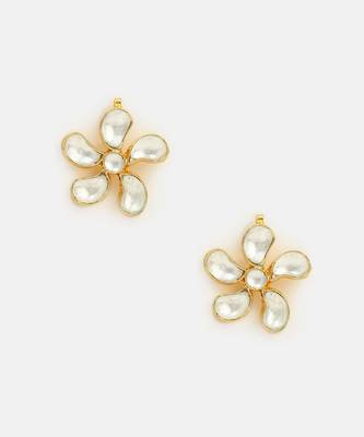 Gold plated kundan white stones beaded floral maang tikka with earrings 3