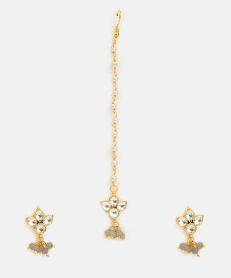 Gold plated kundan grey beaded maang tikka with earrings 1