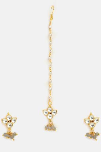 Gold plated kundan grey beaded maang tikka with earrings