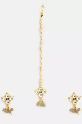 Gold plated kundan grey beaded maang tikka with earrings