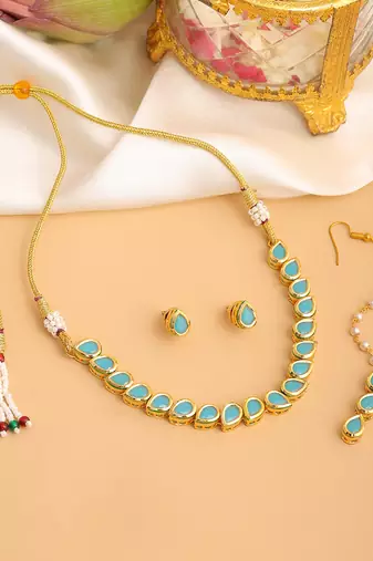 Gold plated kundan turquoise stones necklace set with maang tikka