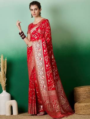 Red ethnic motif zari woven kanjeevaram saree with blouse 3
