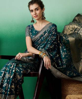 Green ethnic motif zari woven kanjeevaram saree 1