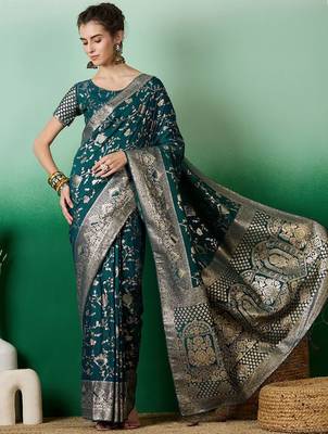 Green ethnic motif zari woven kanjeevaram saree 2