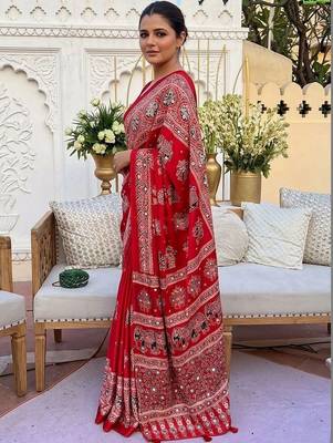 Red women embellished mirror work saree 2