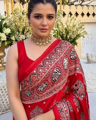 Red women embellished mirror work saree 5