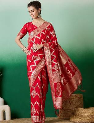 Red ethnic motif zari woven kanjeevaram saree with blouse 4