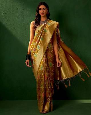Gold ethnic motifs woven designed kanjeevaram saree 4
