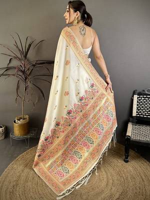 Off white woven design silk blend handloom jamdani saree 5