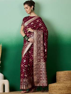 Burgundy ethnic motif zari woven kanjeevaram saree with blouse 5