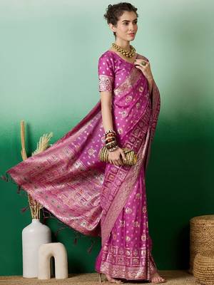 Pink ethnic motif zari woven kanjeevaram saree with blouse 5