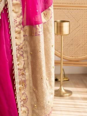 Magenta woven design beads and stones silk blend designer banarasi saree 4