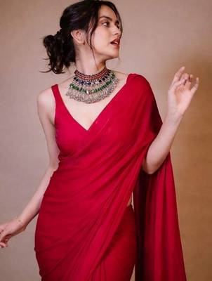Red  chiffon saree 4