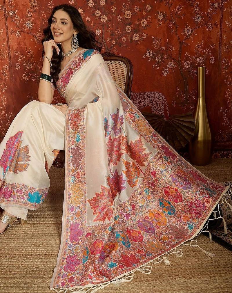 Off white woven design zari silk blend jamdani saree