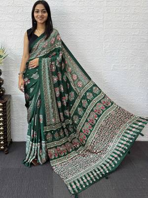 Green ajrak block mirror work bandhani saree 3