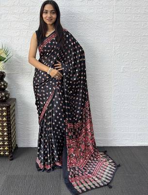 Black ajrak block mirror work bandhani saree 1