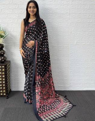 Black ajrak block mirror work bandhani saree 2