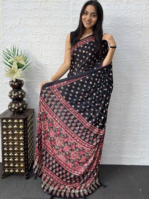 Black ajrak block mirror work bandhani saree 3