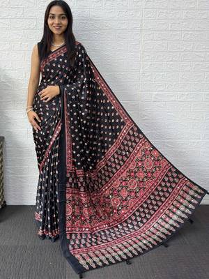 Black ajrak block mirror work bandhani saree 5