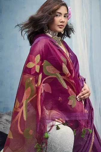 magenta munga cotton blend handloom weaving festive wear saree