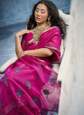 rani pink munga cotton blend handloom weaving festive wear saree 4
