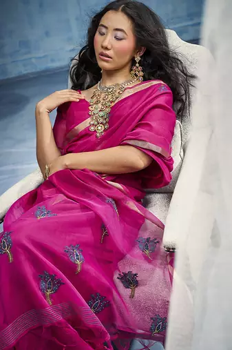 rani pink munga cotton blend handloom weaving festive wear saree