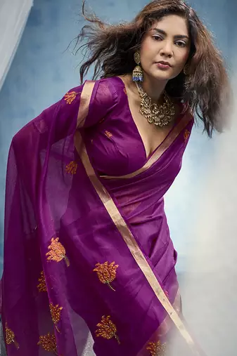 magenta munga cotton blend handloom weaving festive wear saree