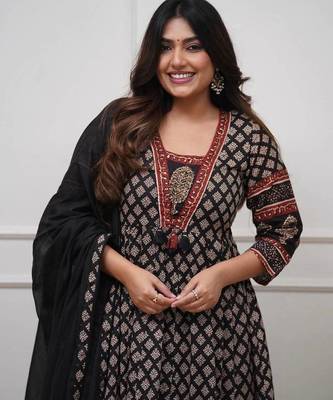 Black cotton floral printed ethnic kurta set with dupatta 2