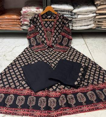 Black cotton floral printed ethnic kurta set with dupatta 4