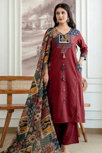 Maroon cotton geometric printed ethnic kurta set with dupatta