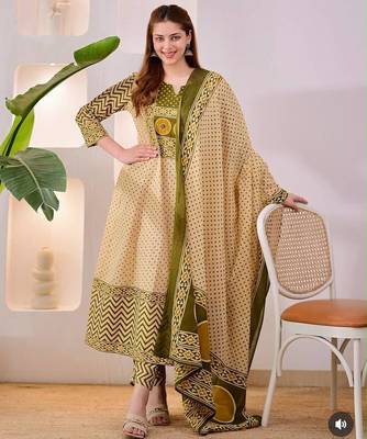 Green cotton geometric printed ethnic kurta set with dupatta 2