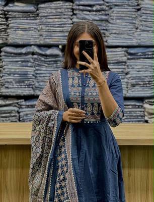 Blue cotton geometric printed ethnic kurta set with dupatta 2