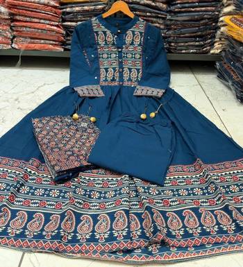 Blue cotton geometric printed ethnic kurta set with dupatta 3