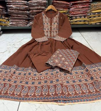 Brown cotton geometric printed ethnic kurta set with dupatta 3