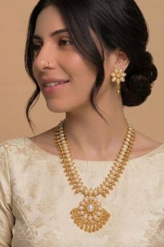 Ivory Pearl Floral Necklace Set