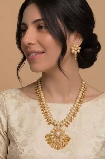 Ivory Pearl Floral Necklace Set