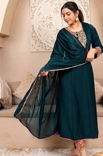 Women's heavy embroidered yoke neck flared kurti pant set with lace border dupatta
