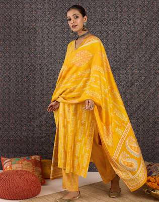Yellow chanderi silk embroidered kurta trouser dupatta set 3