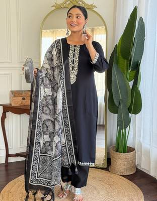 Black silk blend embroidered kurta trouser dupatta set 4