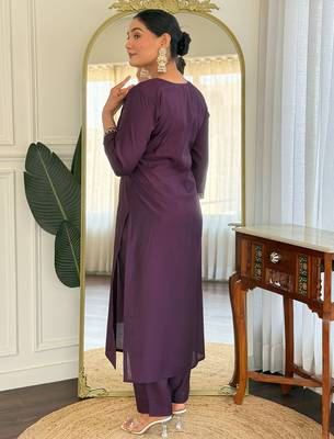 Burgundy silk blend embroidered kurta trouser dupatta set 2
