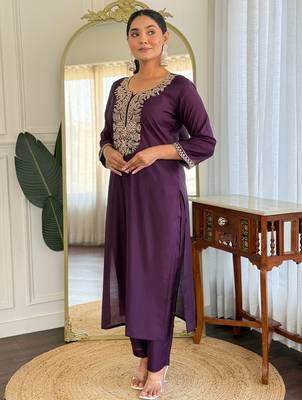 Burgundy silk blend embroidered kurta trouser dupatta set 3