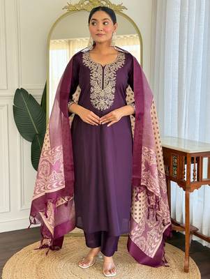 Burgundy silk blend embroidered kurta trouser dupatta set 4