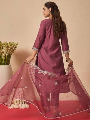 Mauve silk blend embroidered kurta trouser dupatta set 2