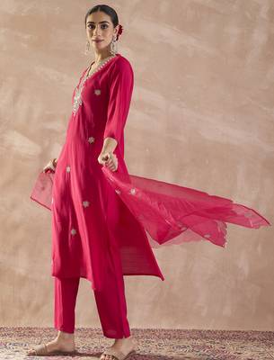 Pink silk blend embroidered kurta trouser dupatta set 3